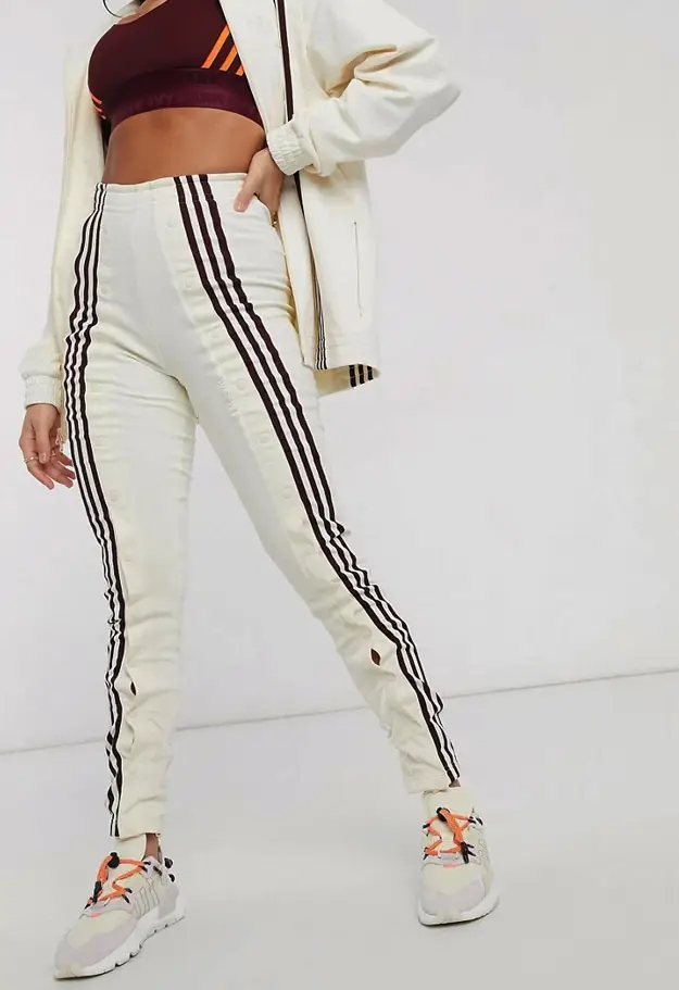 شلوار ورزشی سفید آدیداس بیانسه تاپ زرشکی ناف نما آدیداس بیانسه